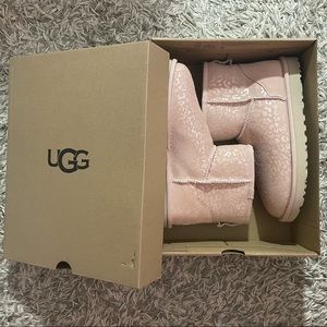 NWT UGG Women Classic Mini Snow Leopard Ankle Boot